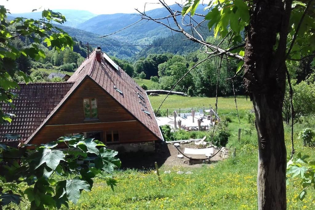 Un Coin De Montagne Apartamento Linthal Exterior foto
